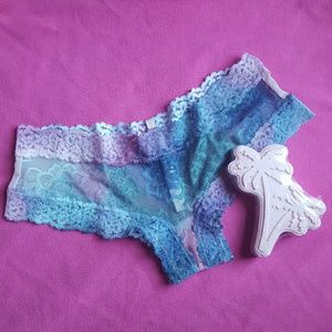 VS PINK All Over Lace Cheekster Panty & Bath Bomb